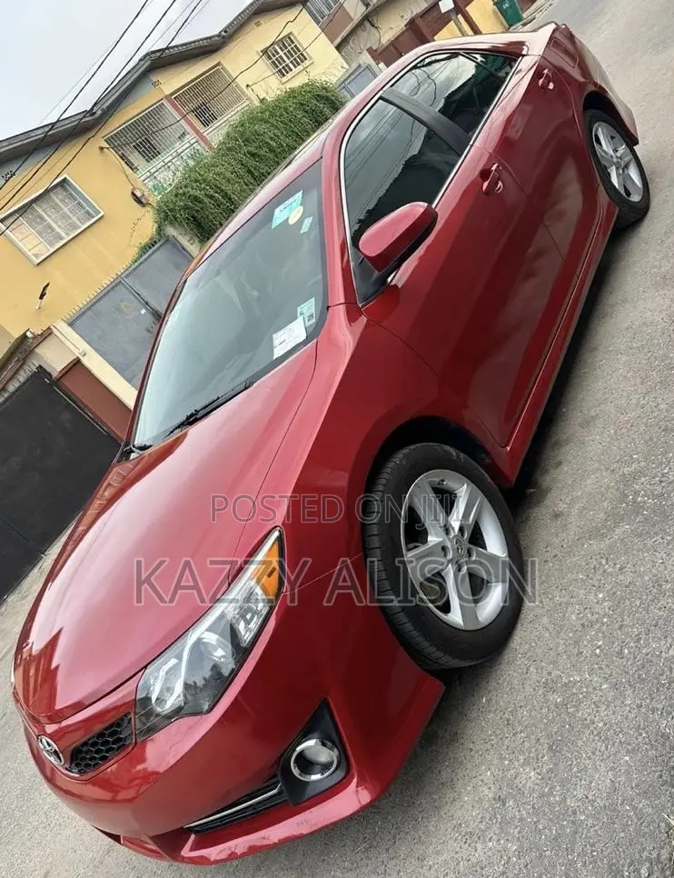 Toyota Camry SE 4dr Sedan (2.5L 4cyl 6A) 2013 Red