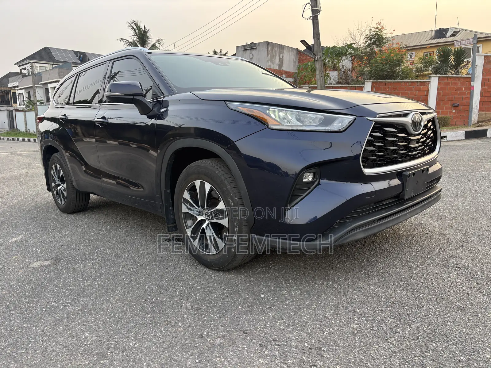 Toyota Highlander XLE 2022 Blue