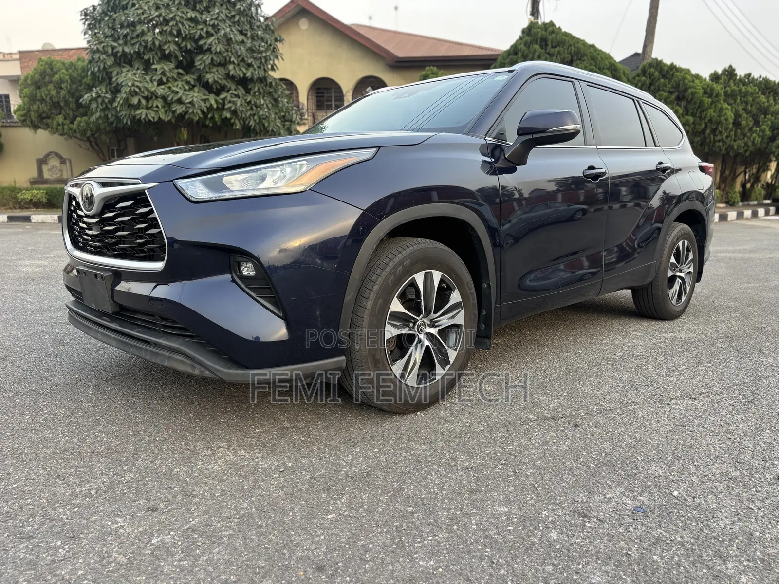 Toyota Highlander XLE 2022 Blue