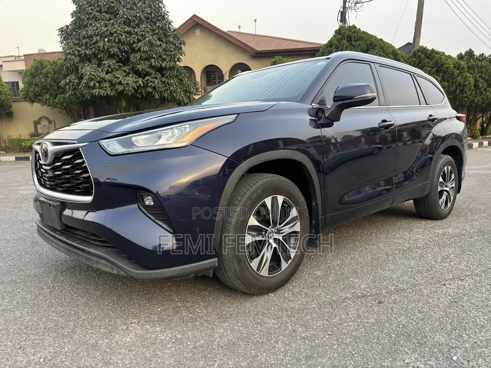 Toyota Highlander XLE 2022 Blue