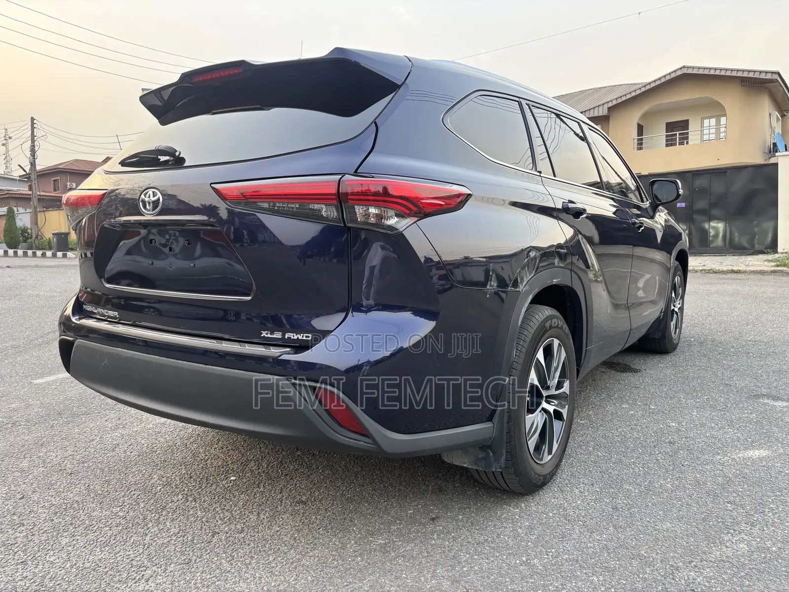 Toyota Highlander XLE 2022 Blue