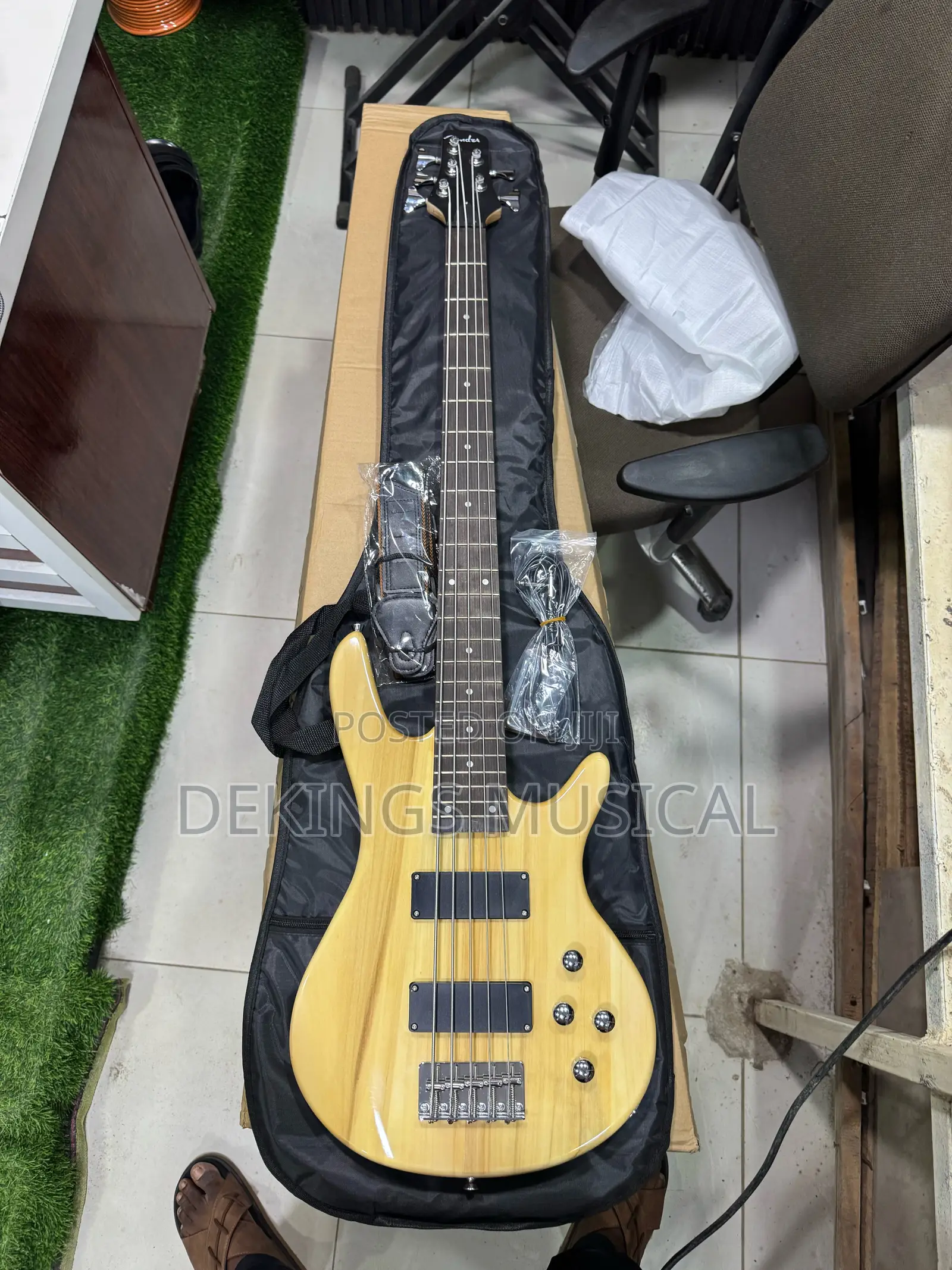 Fender Passive 5 Strings Bass Guitar