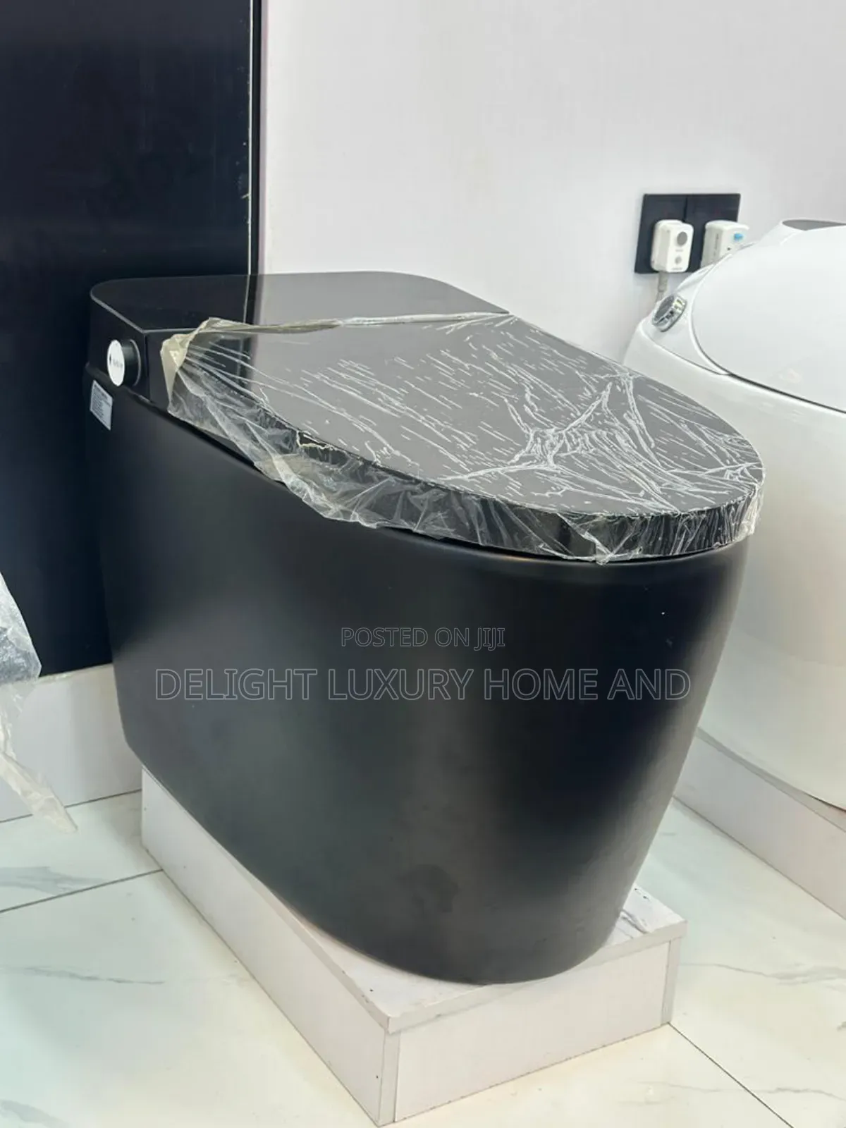 Automatic Water Closet Available in Different Design and Color Very