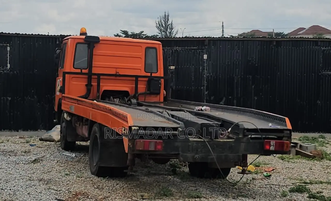 Heavy-Duty Mercedes-Benz Car Carrier Truck