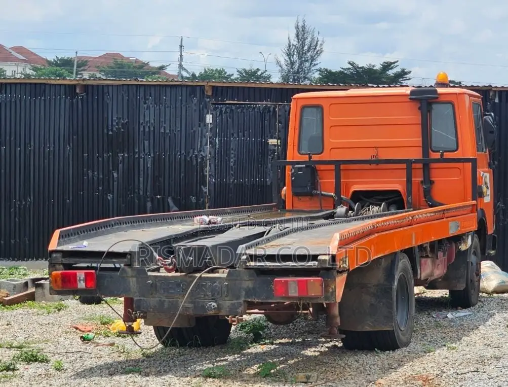 Heavy-Duty Mercedes-Benz Car Carrier Truck