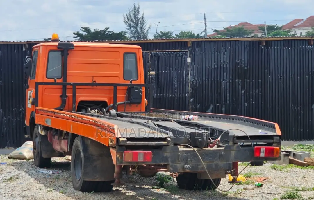 Heavy-Duty Mercedes-Benz Car Carrier Truck