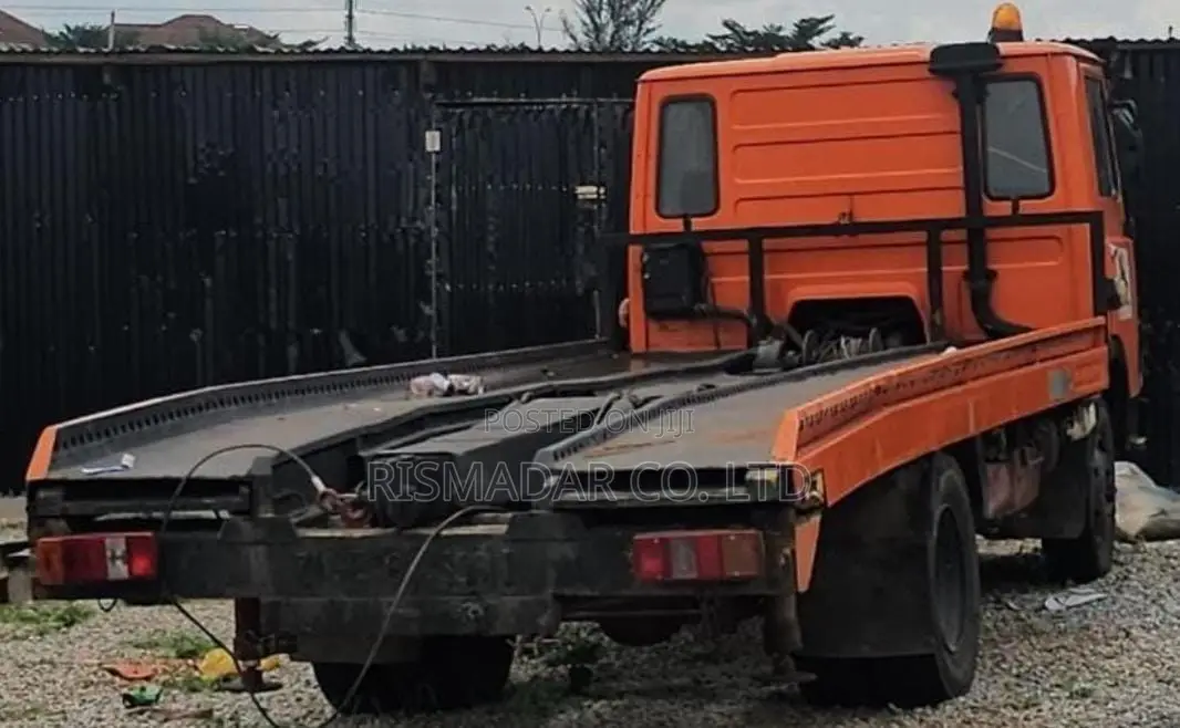 Heavy-Duty Mercedes-Benz Car Carrier Truck