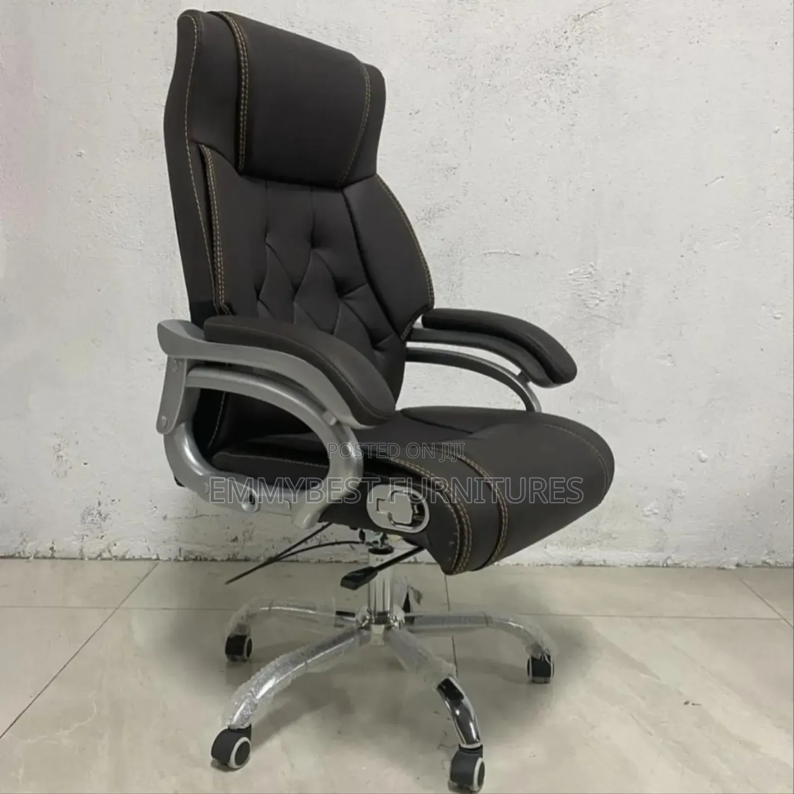 Quality Leather Swivel Executive Office Chair.