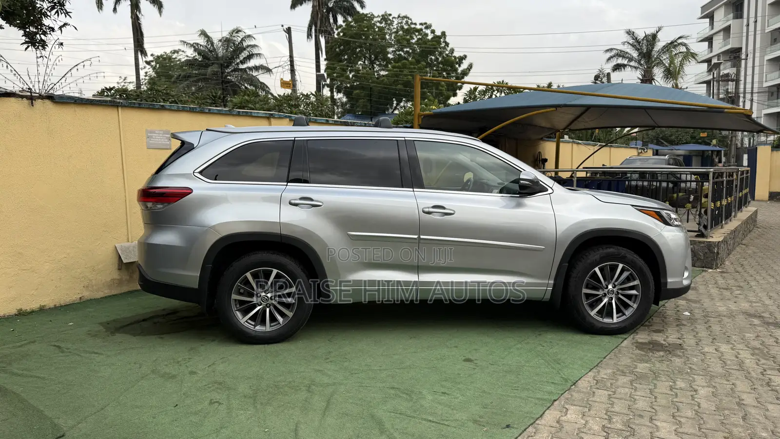 Toyota Highlander XLE 4x4 V6 (3.5L 6cyl 8A) 2018 Silver