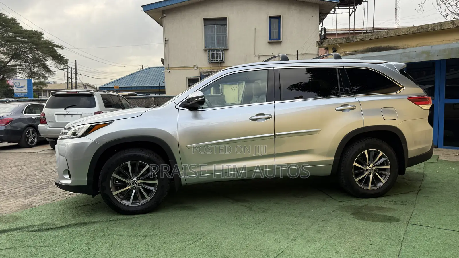 Toyota Highlander XLE 4x4 V6 (3.5L 6cyl 8A) 2018 Silver
