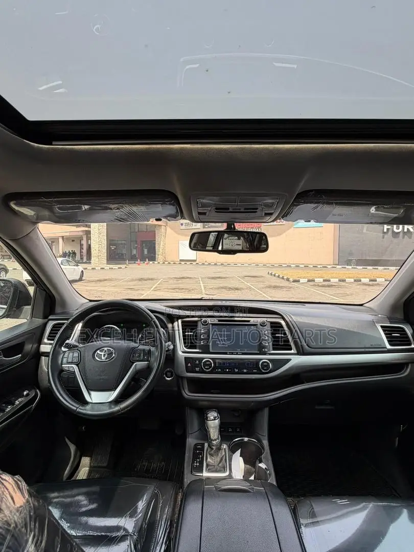 Toyota Highlander XLE 4x4 V6 (3.5L 6cyl 8A) 2018 Black