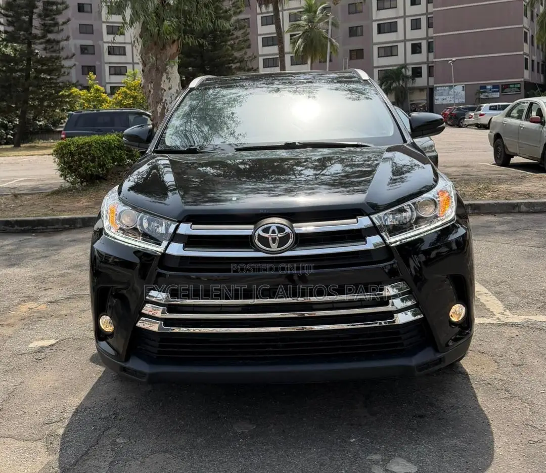 Toyota Highlander XLE 4x4 V6 (3.5L 6cyl 8A) 2018 Black
