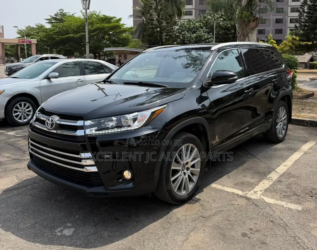 Toyota Highlander XLE 4x4 V6 (3.5L 6cyl 8A) 2018 Black