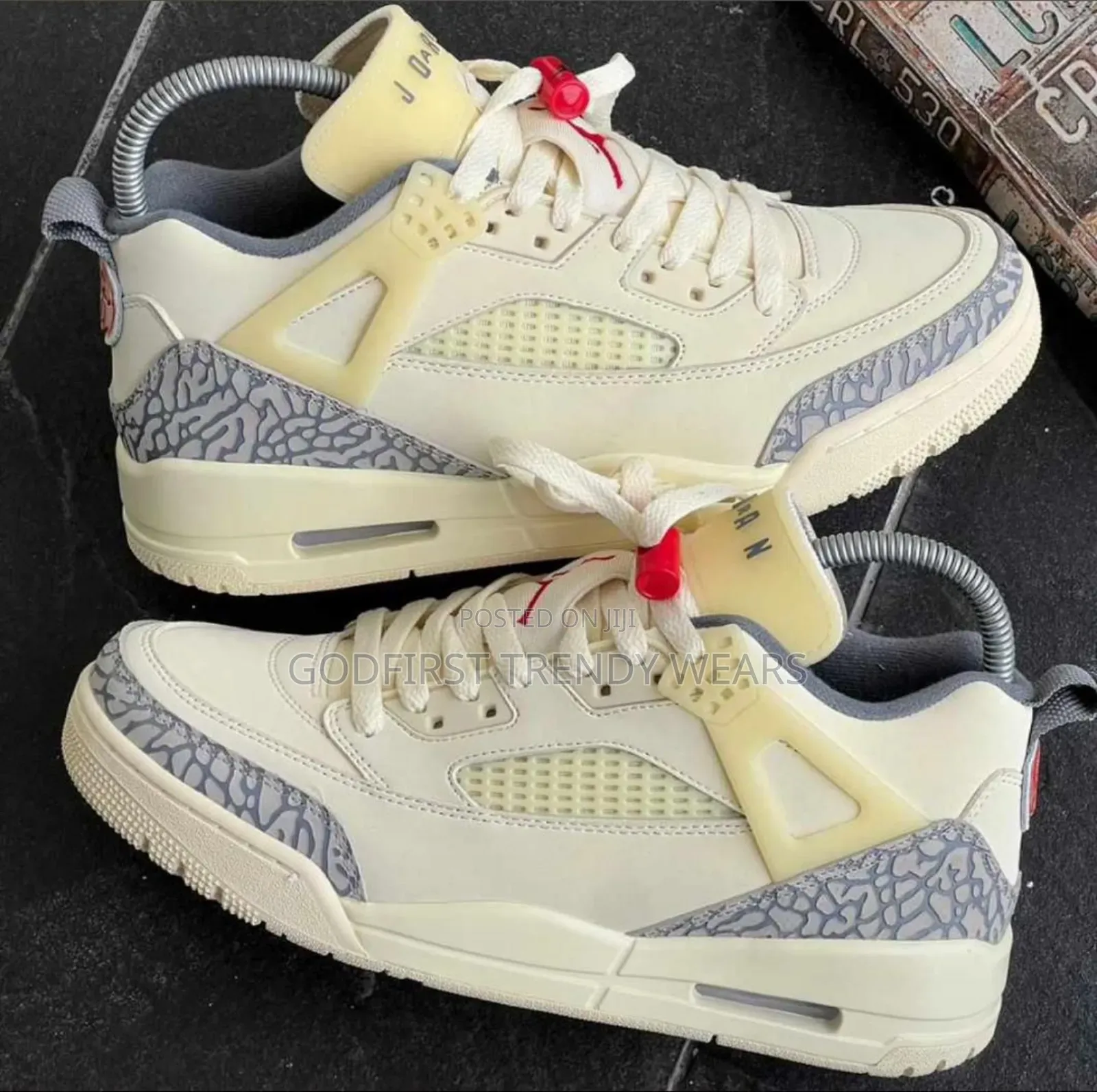 Latest Design Classic Sneakers
