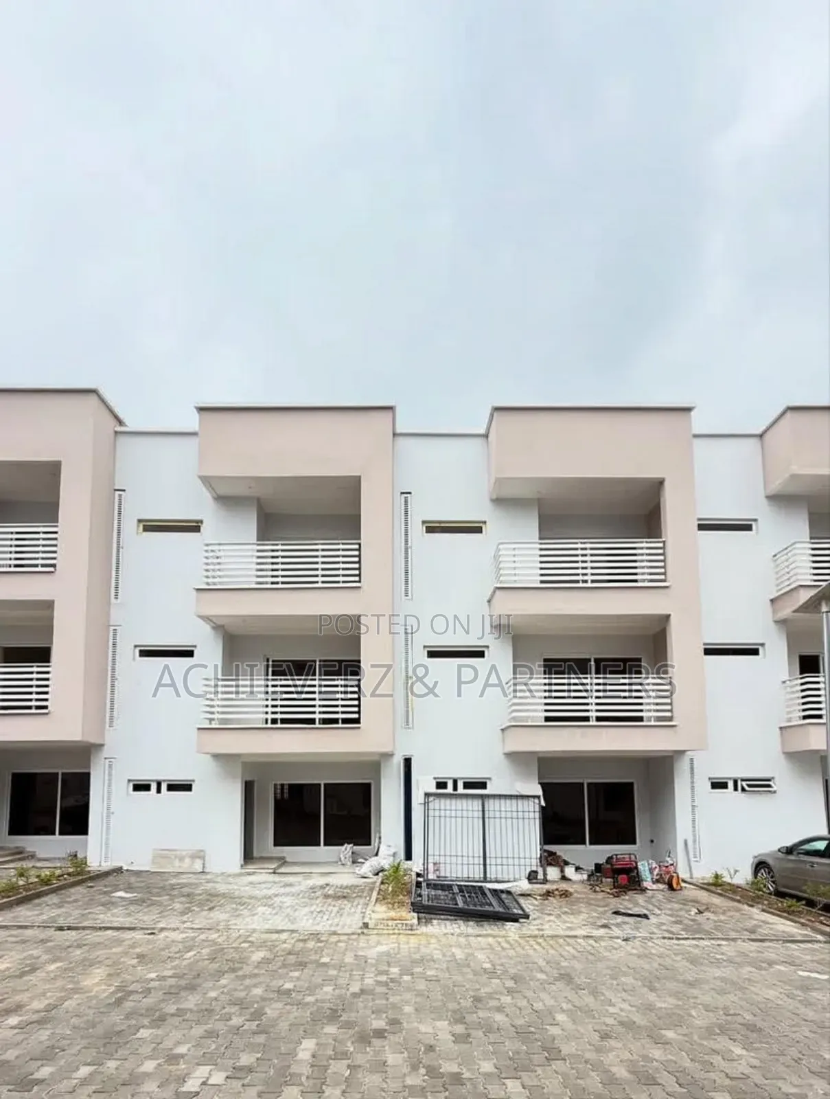 4bdrm Duplex in Utako for sale
