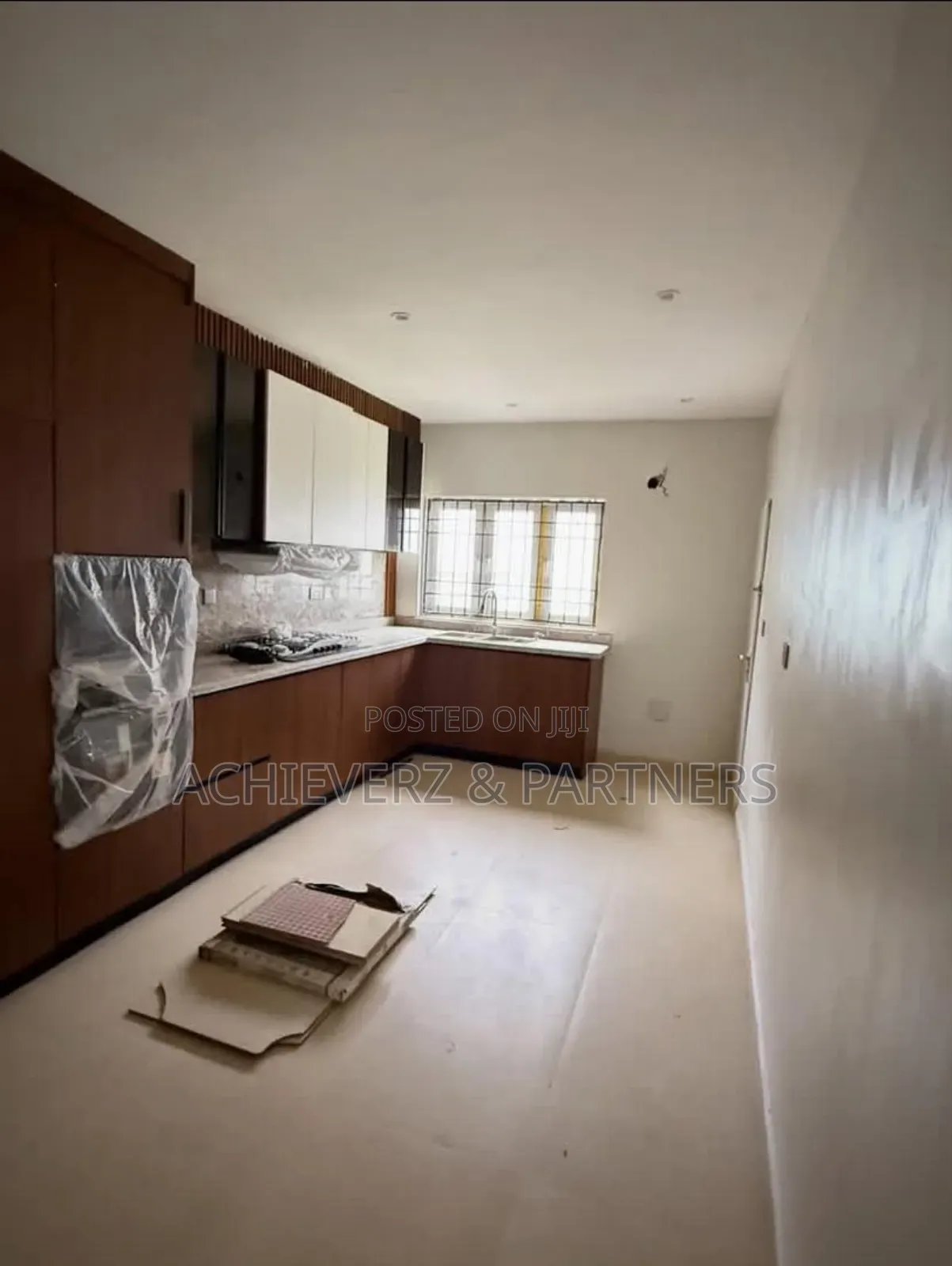 4bdrm Duplex in Utako for sale
