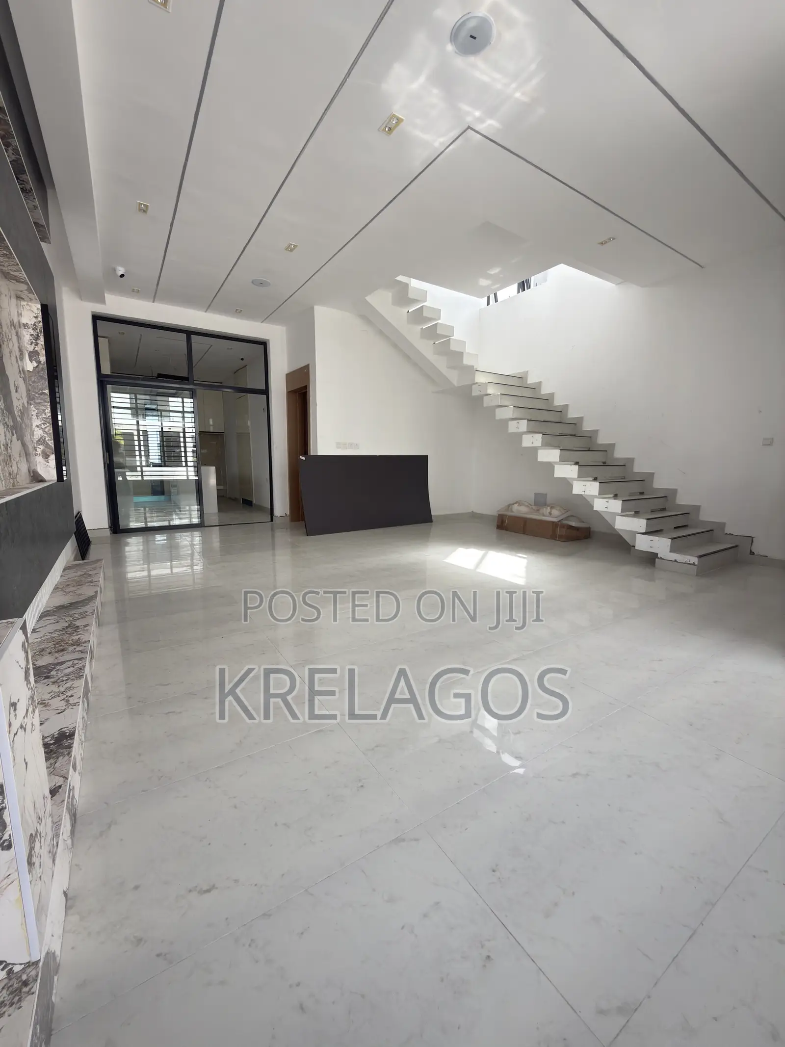 4bdrm Duplex in Chevron for sale