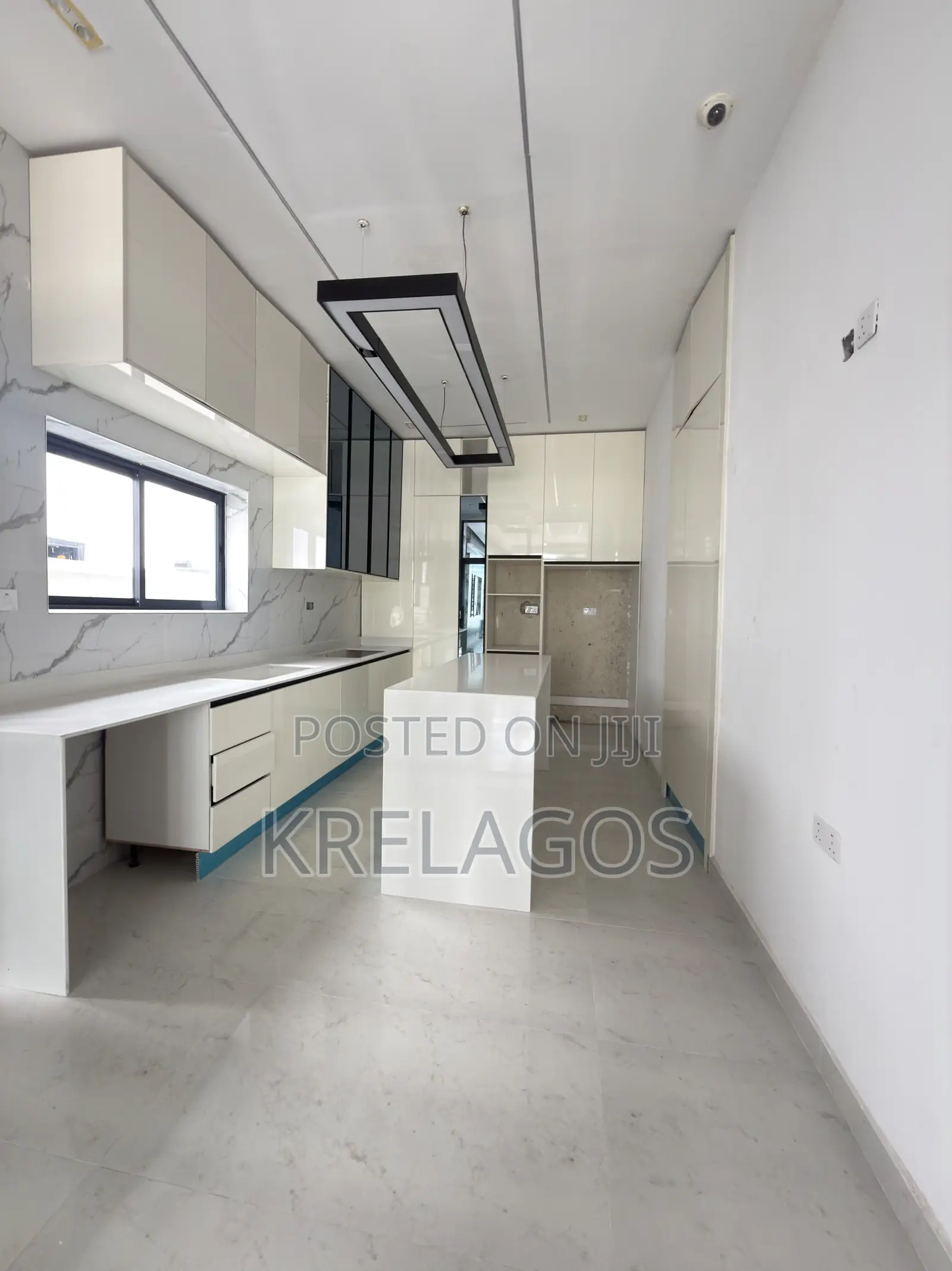4bdrm Duplex in Chevron for sale