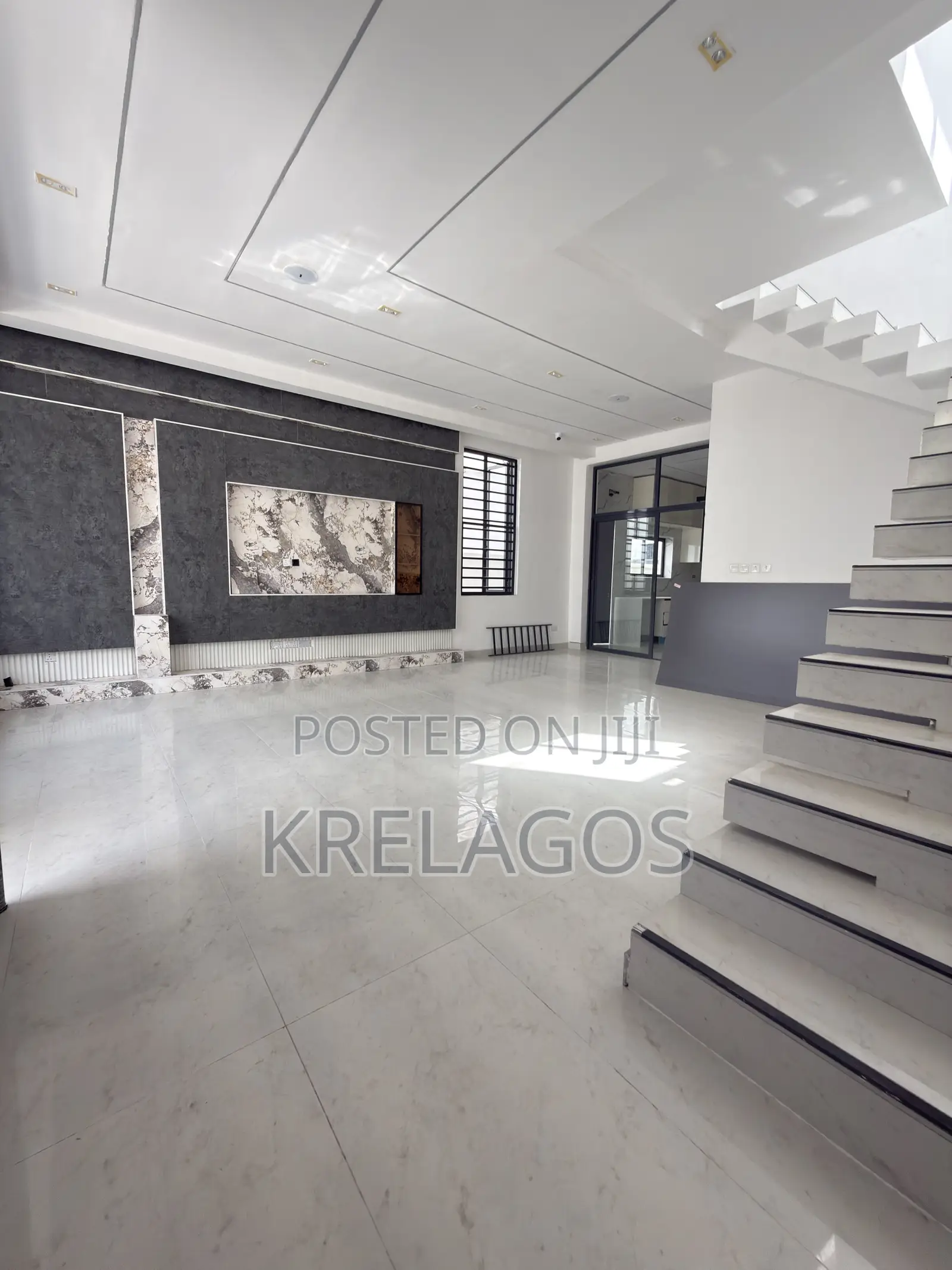 4bdrm Duplex in Chevron for sale