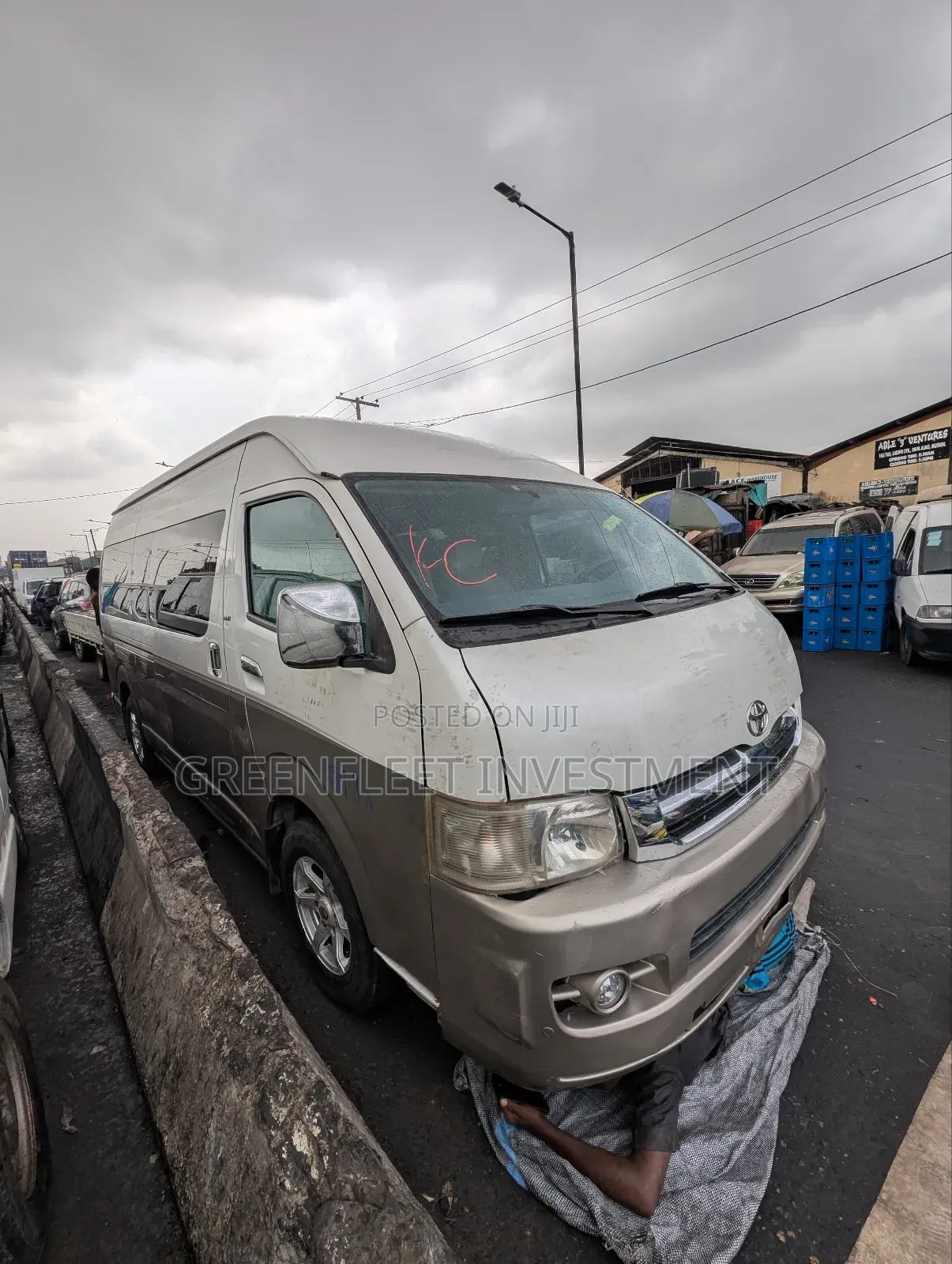 Toyota HiAce 2015 White