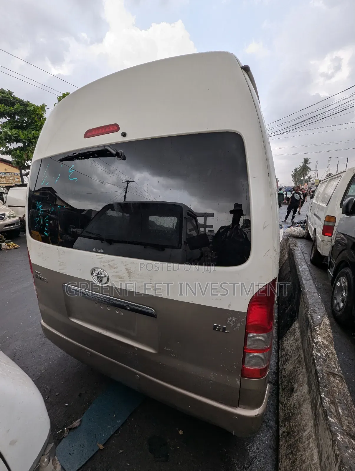 Toyota HiAce 2015 White