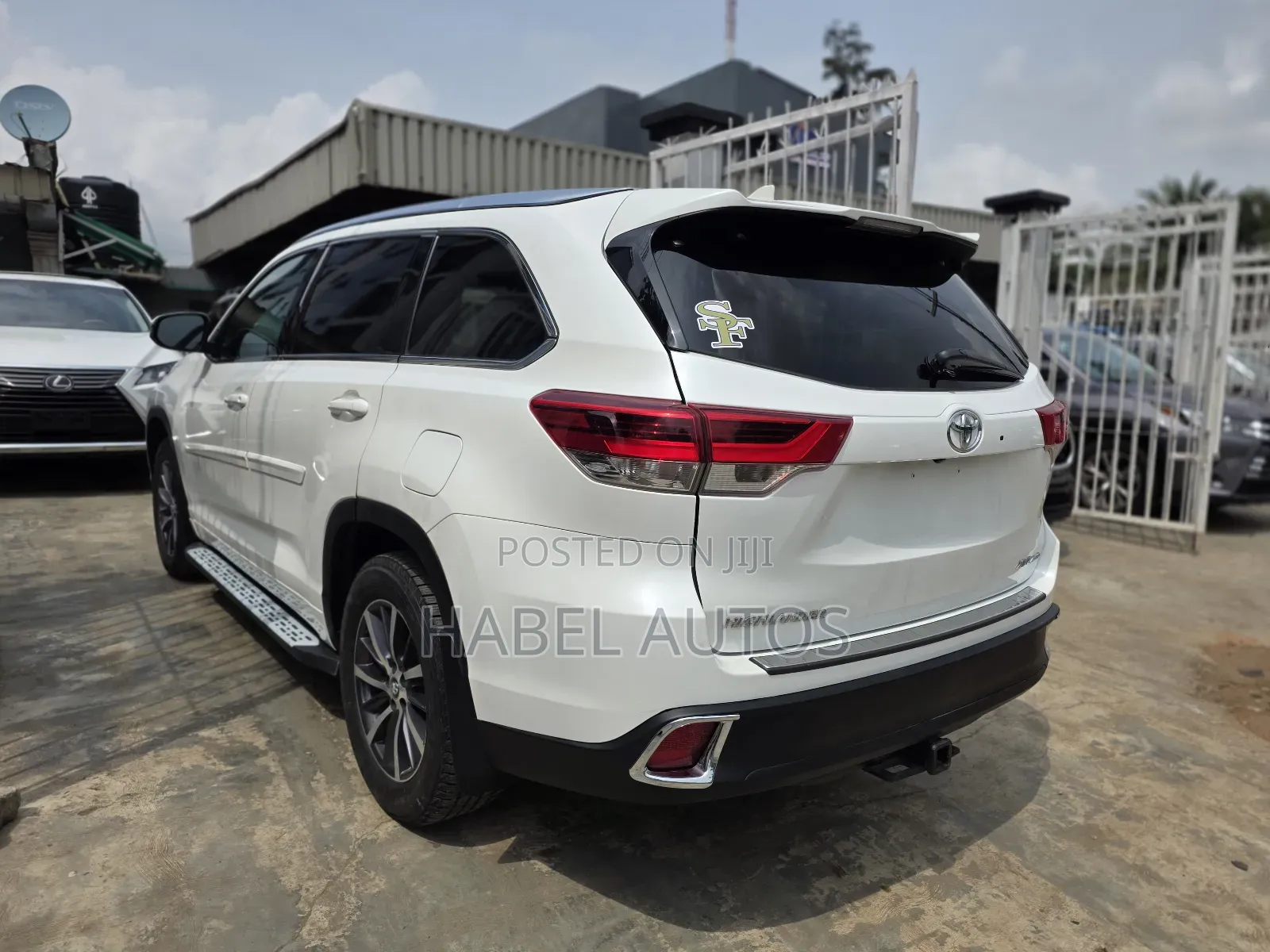 Toyota Highlander XLE 4x4 V6 (3.5L 6cyl 8A) 2017 White