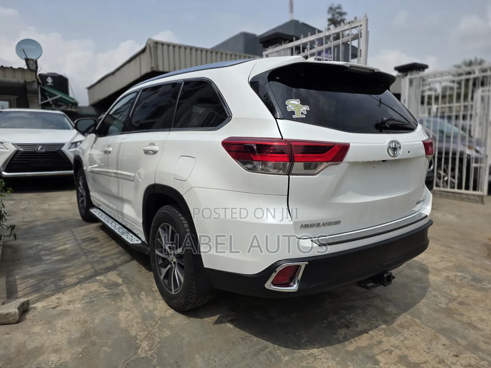 Toyota Highlander XLE 4x4 V6 (3.5L 6cyl 8A) 2017 White