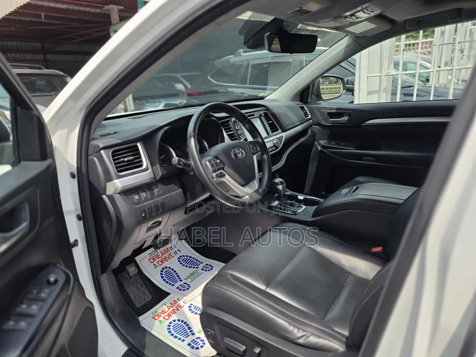 Toyota Highlander XLE 4x4 V6 (3.5L 6cyl 8A) 2017 White