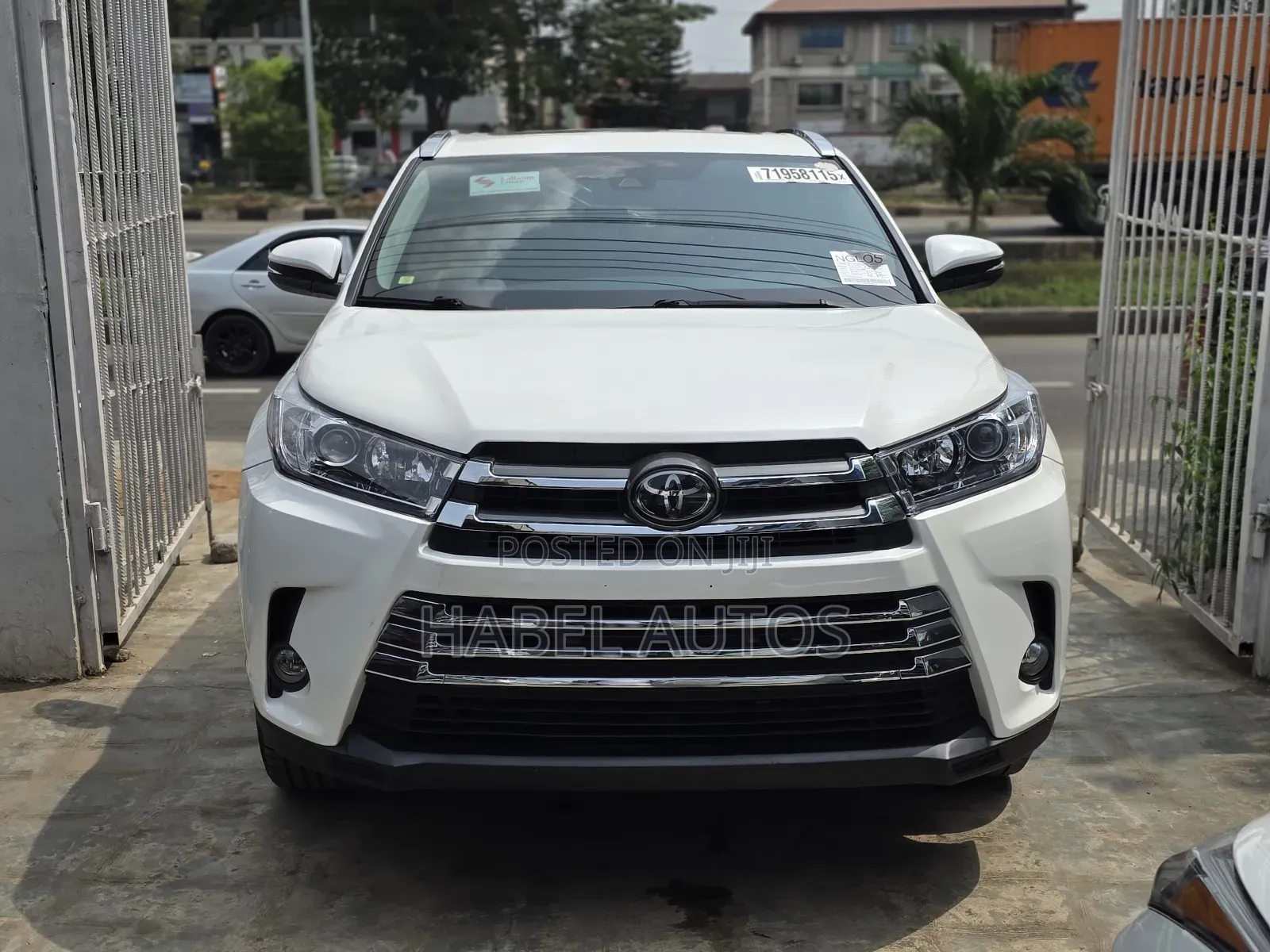 Toyota Highlander XLE 4x4 V6 (3.5L 6cyl 8A) 2017 White