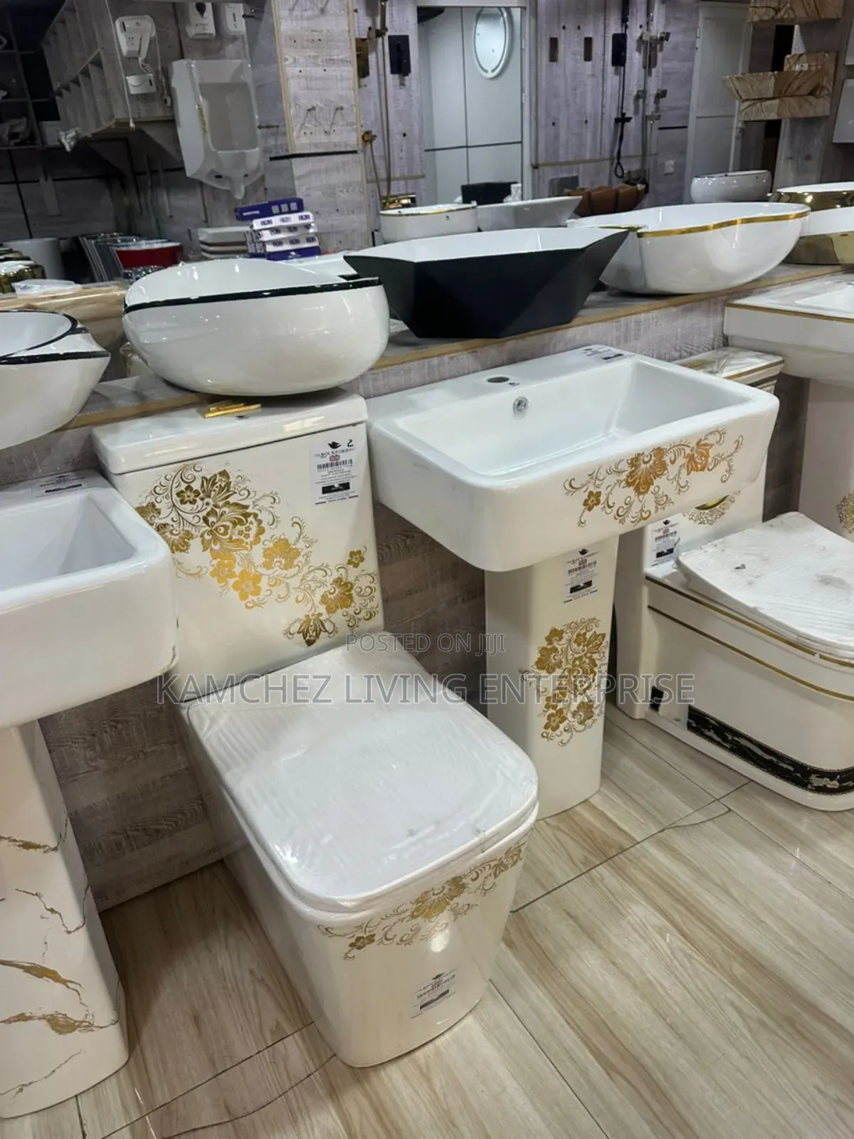 Luxury White & Gold Floral Wc (Decorative Ceramic Toilet)