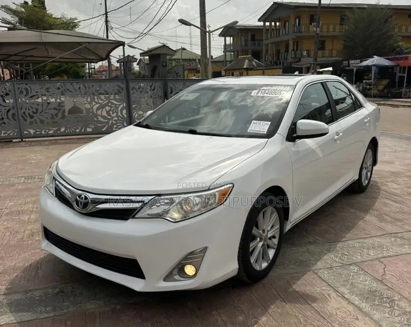 Toyota Camry XLE V6 4dr Sedan (3.5L 6cyl 6A) 2012 Off white