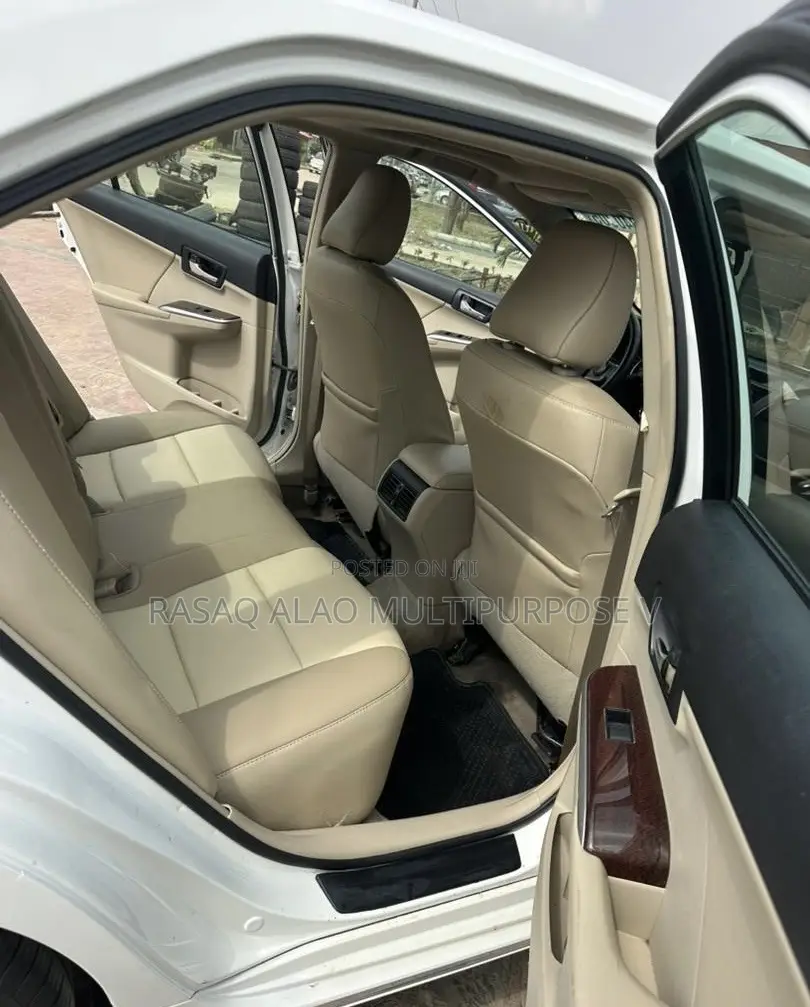 Toyota Camry XLE V6 4dr Sedan (3.5L 6cyl 6A) 2012 Off white