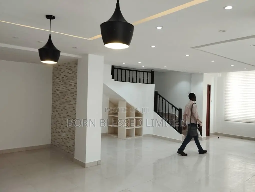 3bdrm Block of Flats in Victoria Island for sale