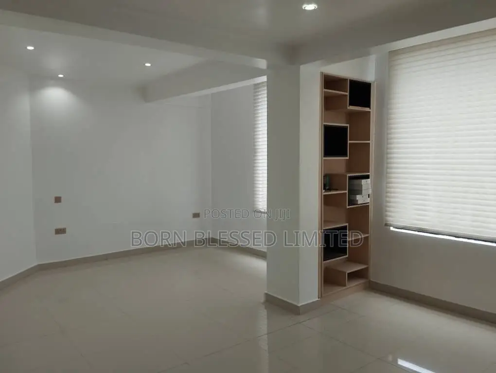 3bdrm Block of Flats in Victoria Island for sale