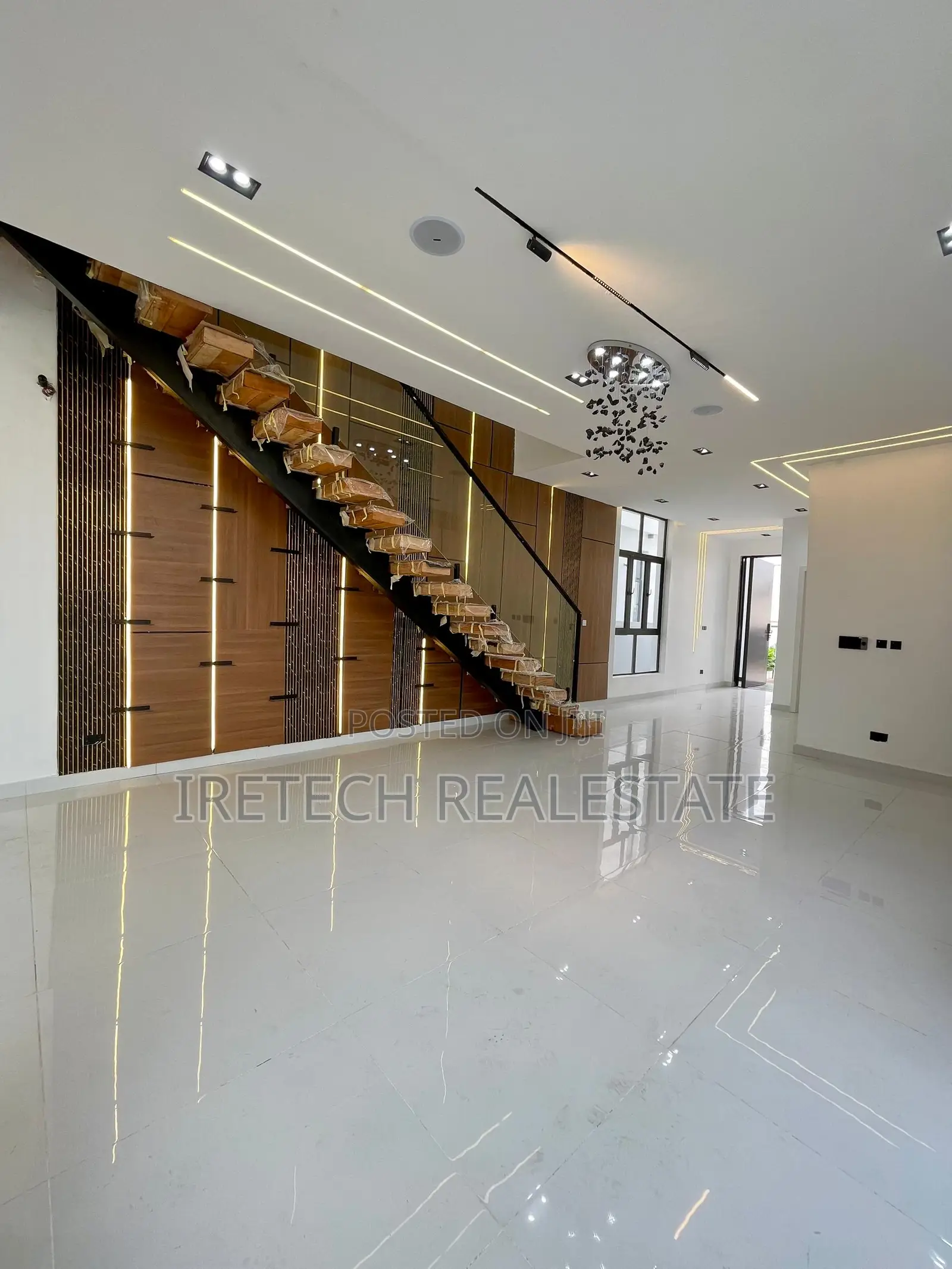 5bdrm Duplex in Ikota Gra Estate, Chevron for sale