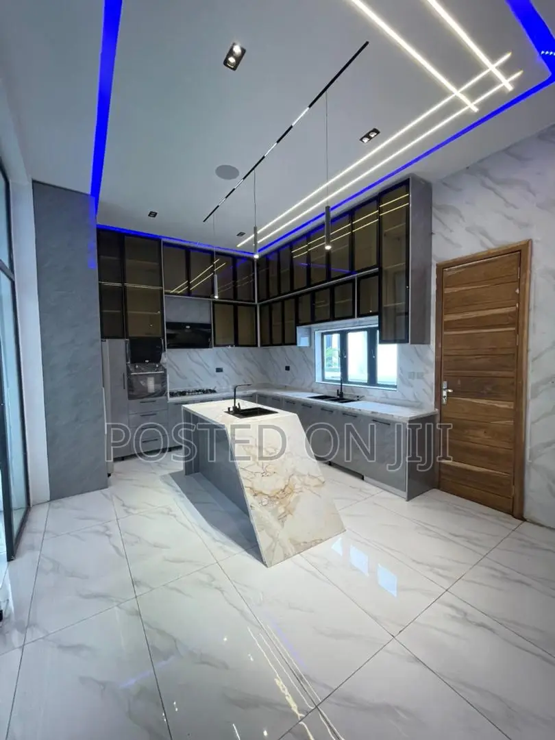 5bdrm Duplex in Chevron, Lekki Phase 2 for sale