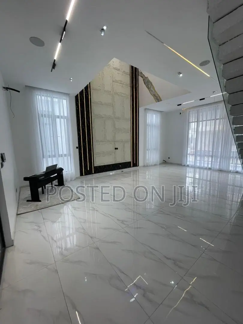 5bdrm Duplex in Chevron, Lekki Phase 2 for sale