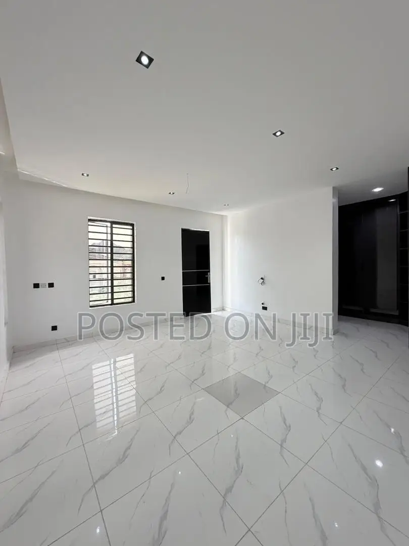 5bdrm Duplex in Lekki County Homes for sale