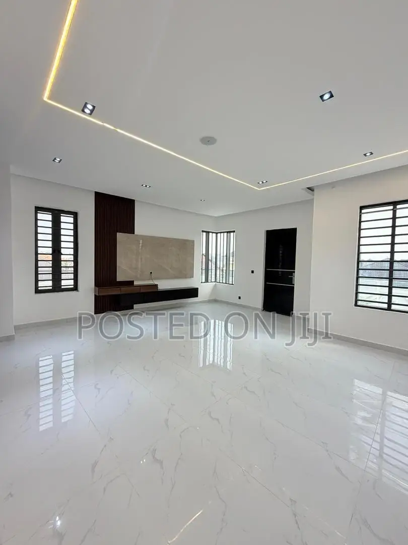 5bdrm Duplex in Lekki County Homes for sale
