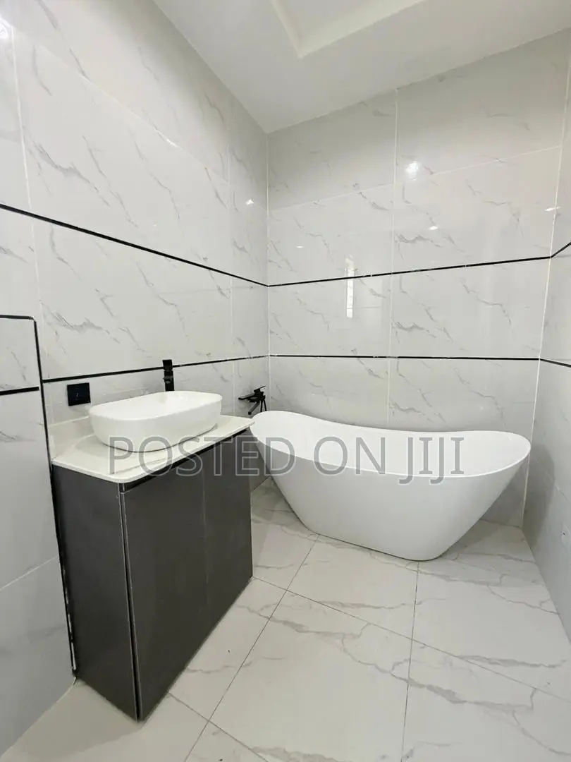 5bdrm Duplex in Lekki County Homes for sale