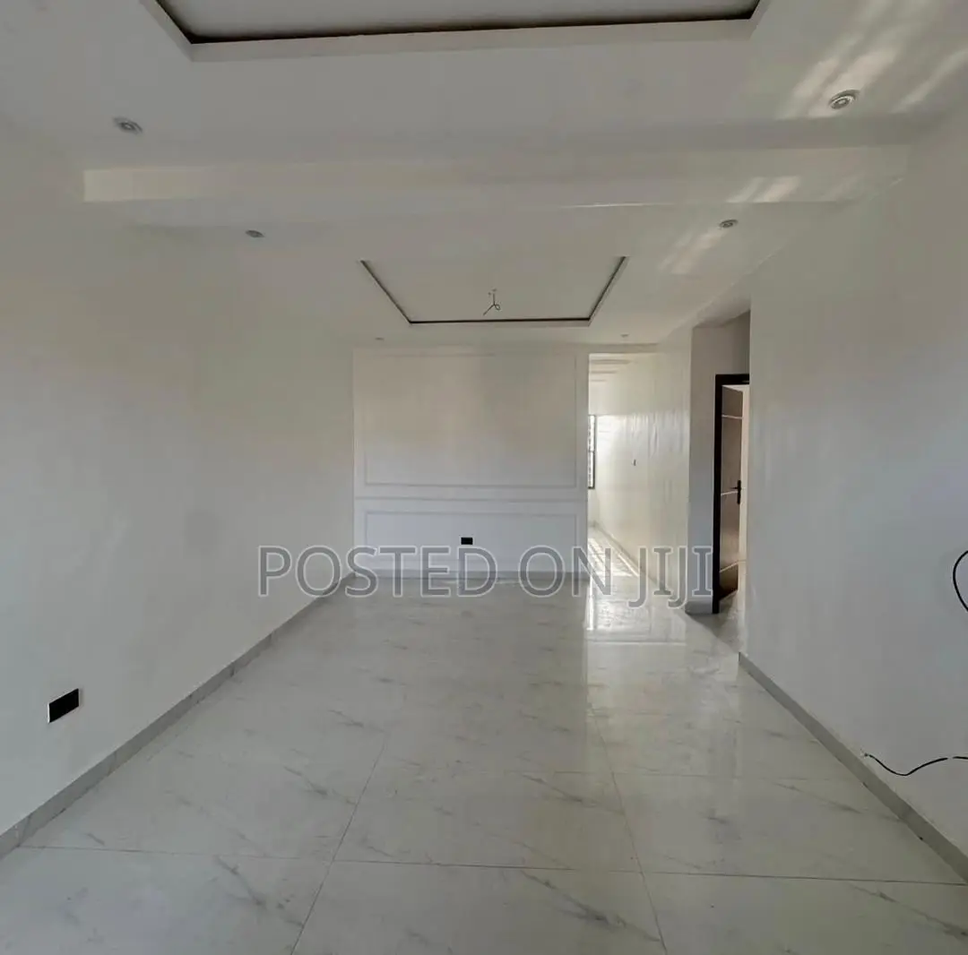 2bdrm Apartment in Lekki Ologolo for sale