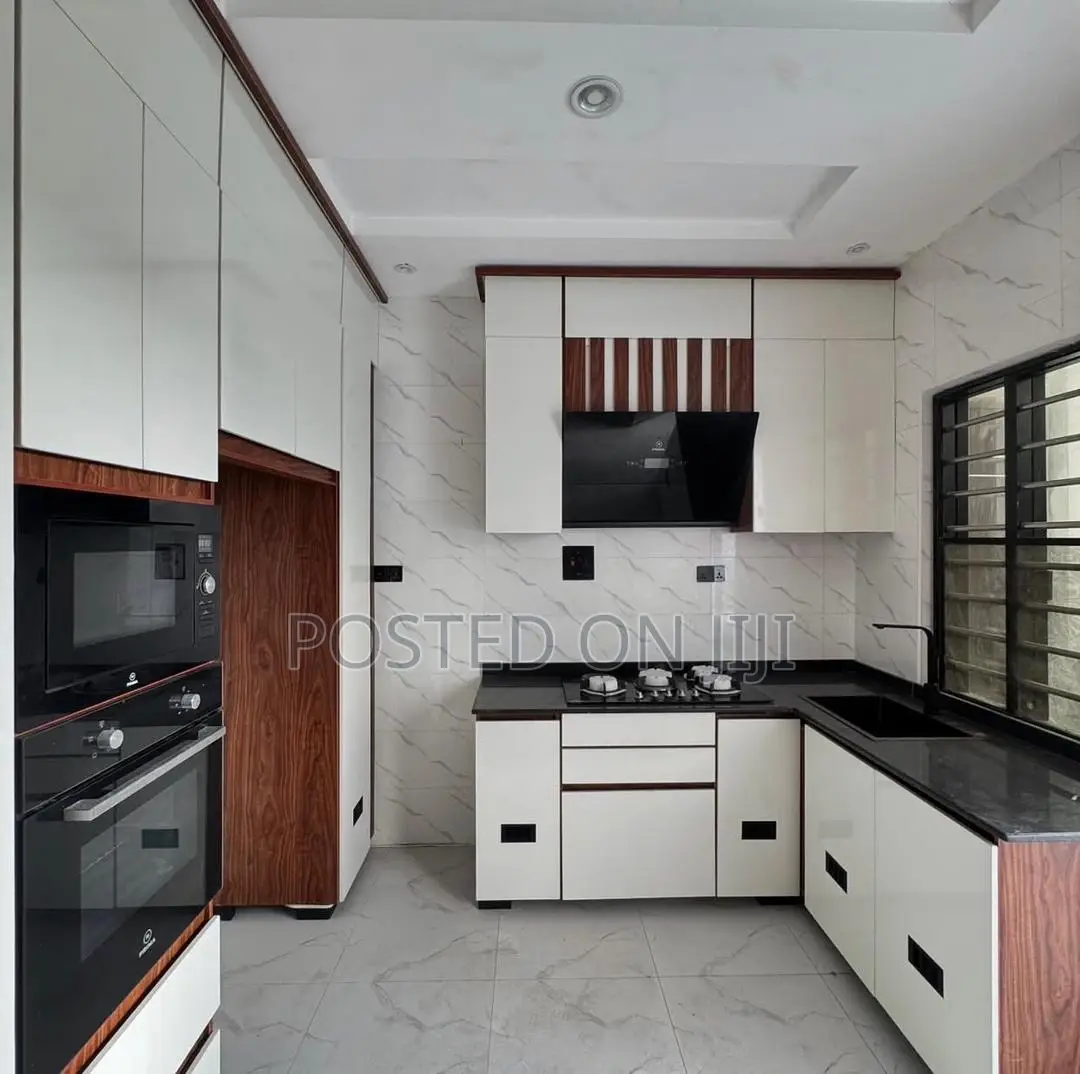 2bdrm Apartment in Lekki Ologolo for sale