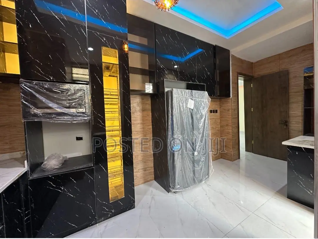 2bdrm Apartment in Lekki Phase 1 Main for sale