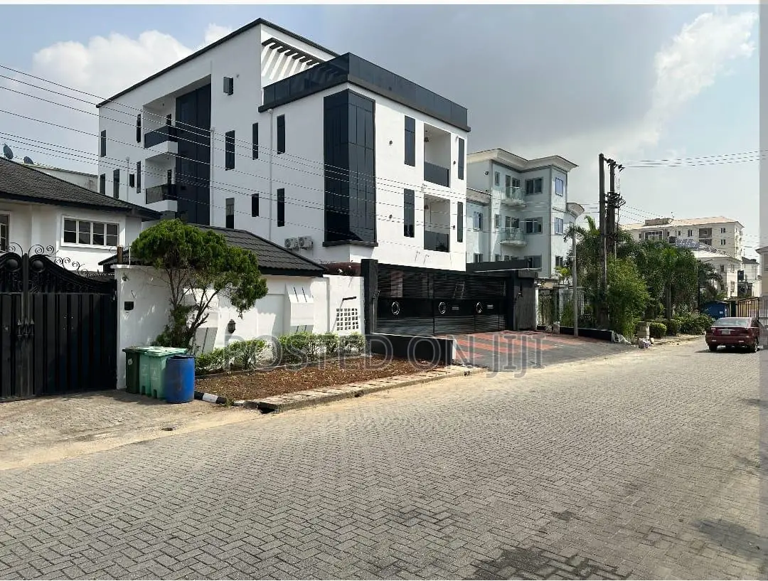 2bdrm Apartment in Lekki Phase 1 Main for sale