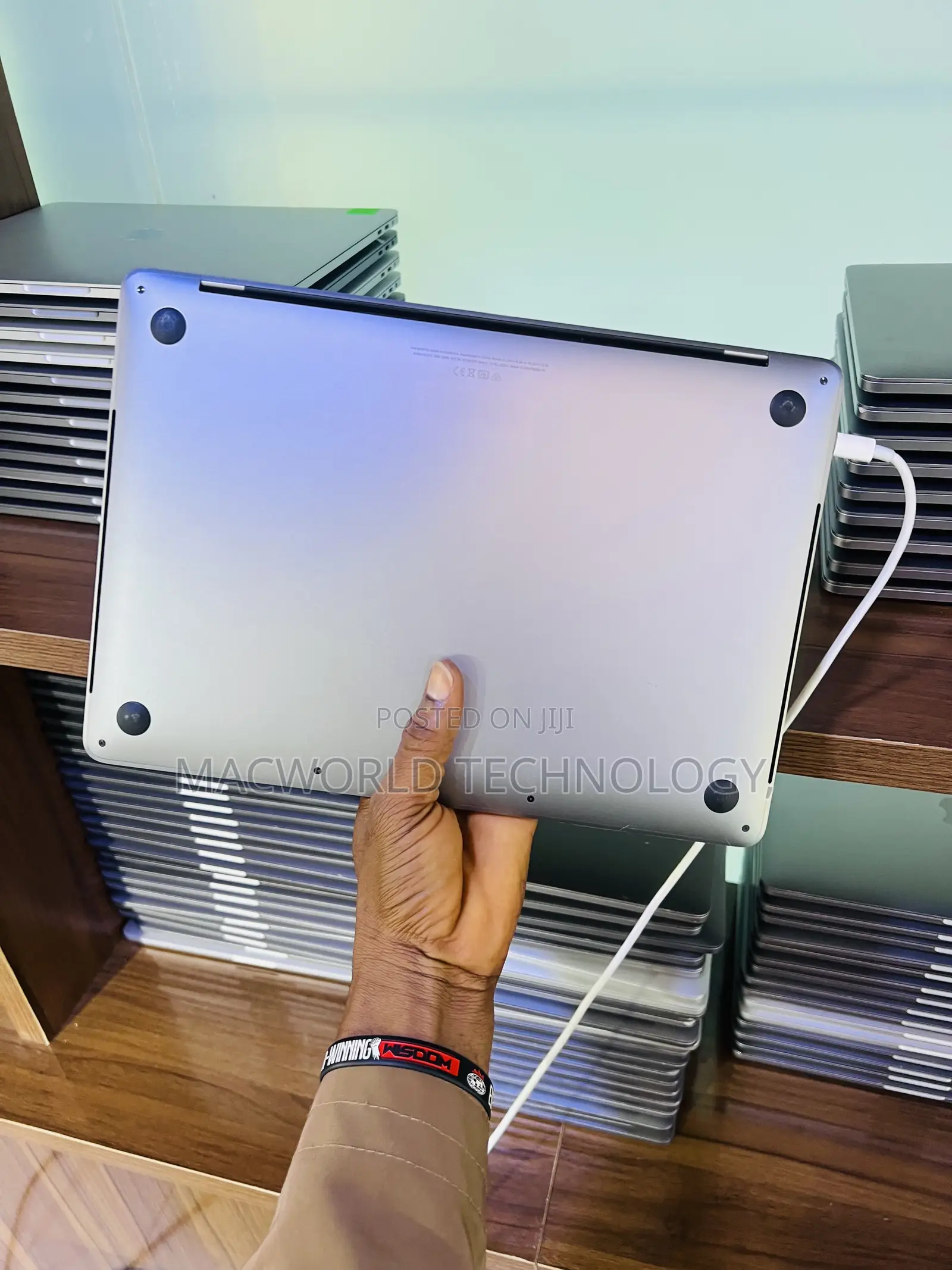 Laptop Apple MacBook Pro 2020 16GB Intel Core i7 SSD 512GB