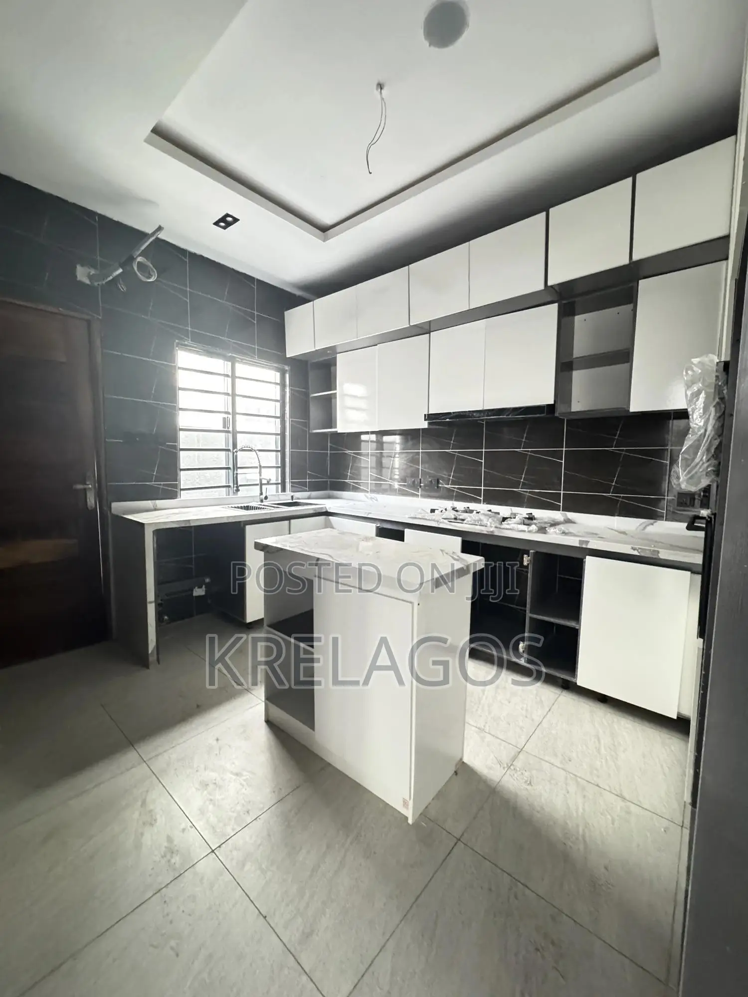 4bdrm Duplex in Orchid, Chevron for sale
