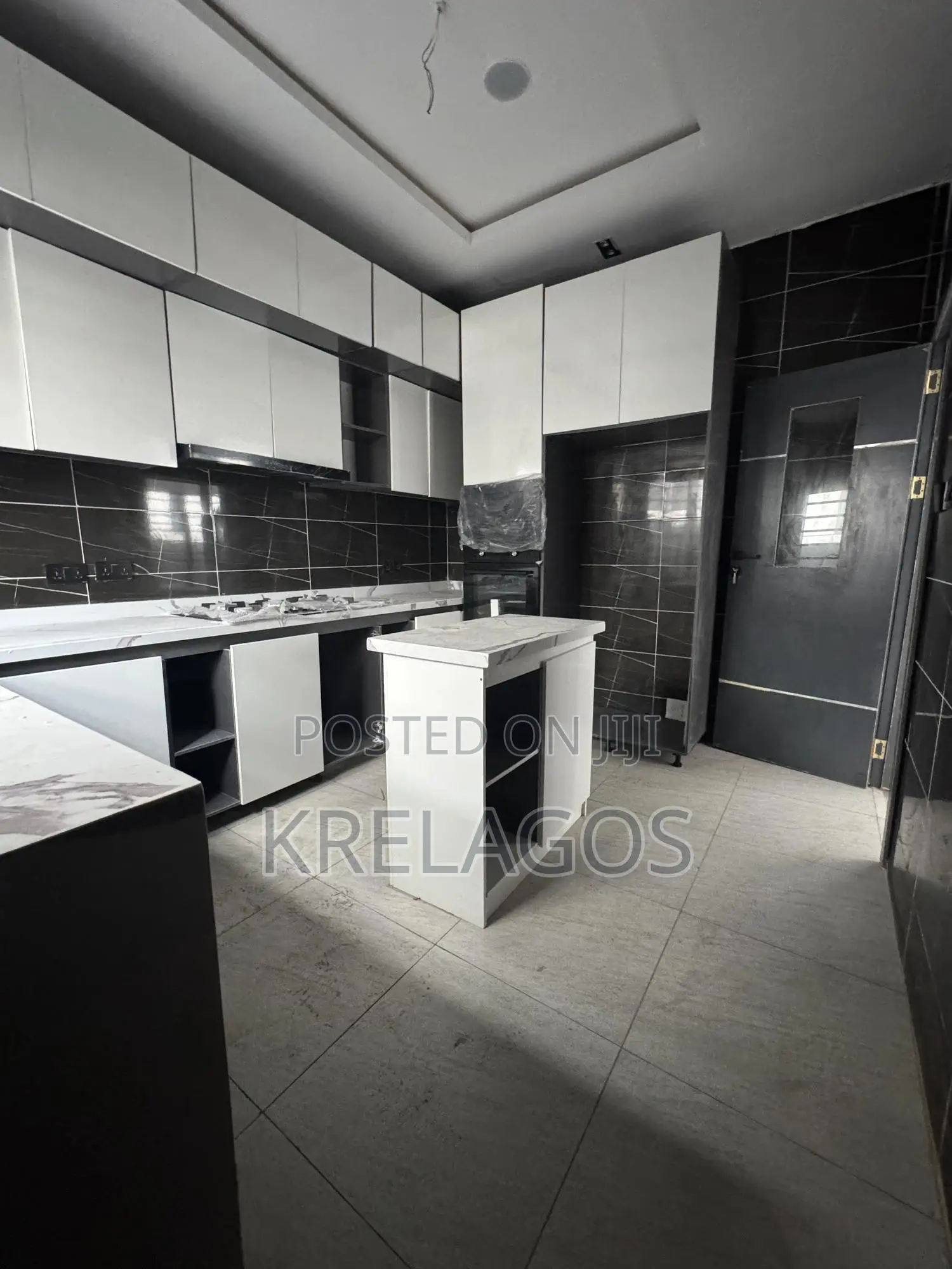 4bdrm Duplex in Orchid, Chevron for sale
