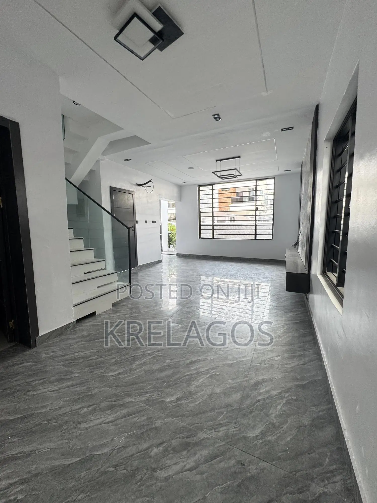 4bdrm Duplex in Orchid, Chevron for sale