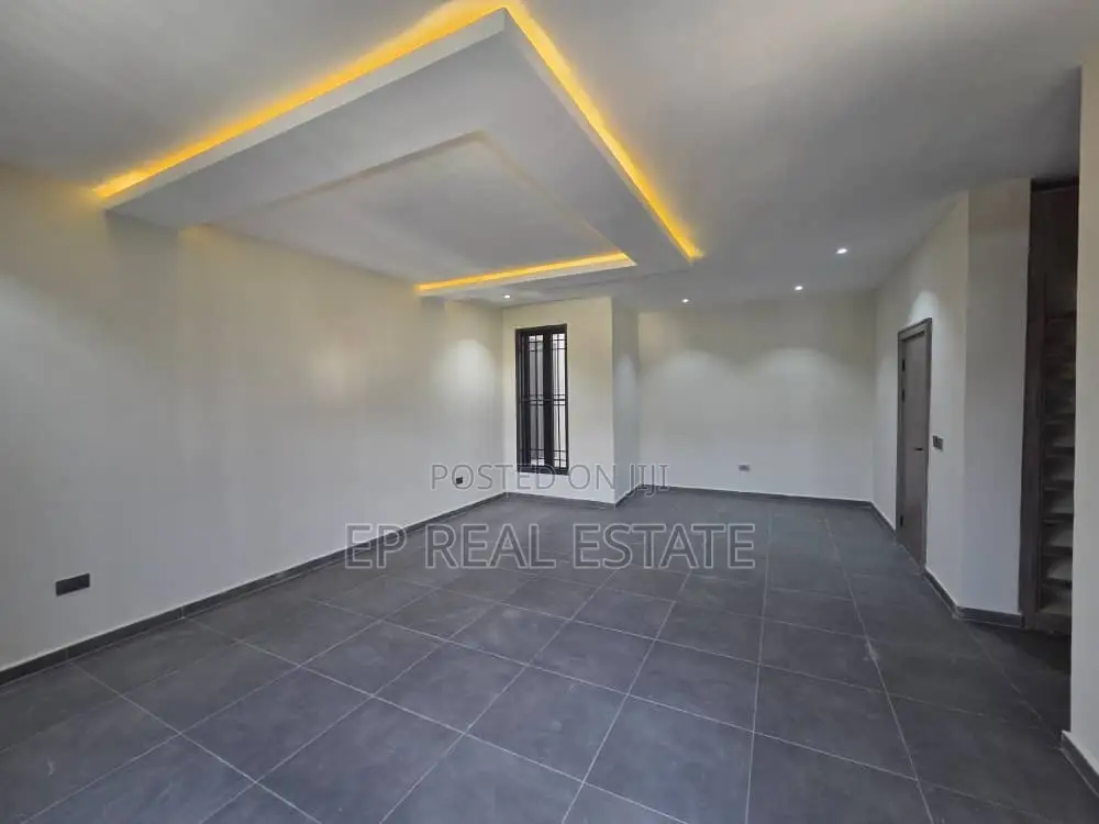5bdrm Duplex in Dawaki for sale