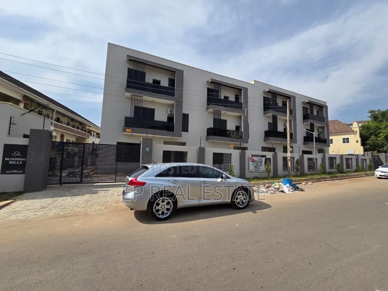 5bdrm Duplex in Dawaki for sale
